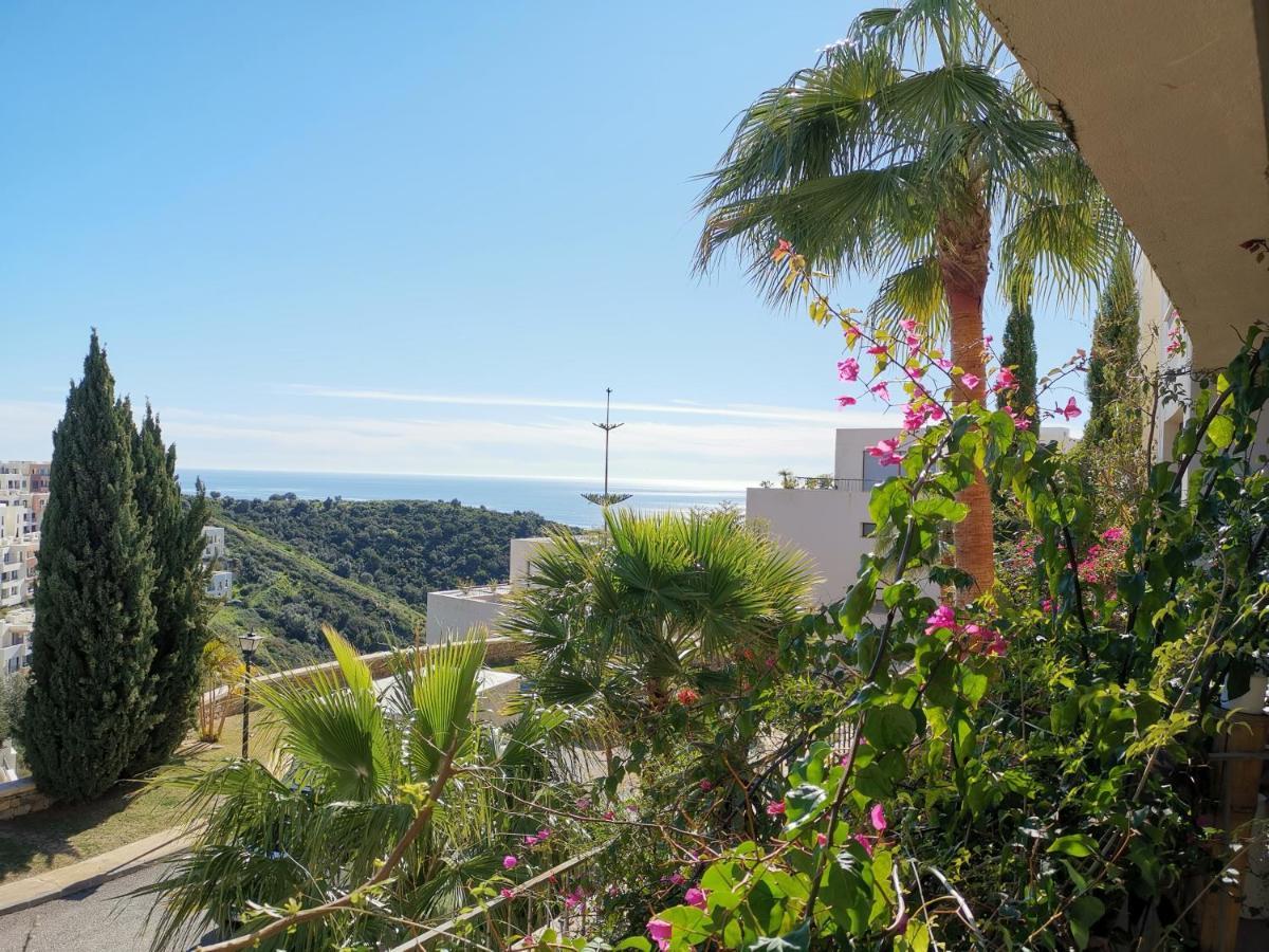 Апартаменты Marbella Hills Экстерьер фото