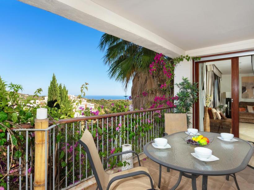 Апартаменты Marbella Hills Экстерьер фото